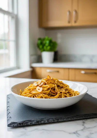 Vegan Garlic Noodles – Quick & Easy Vegan Dinner